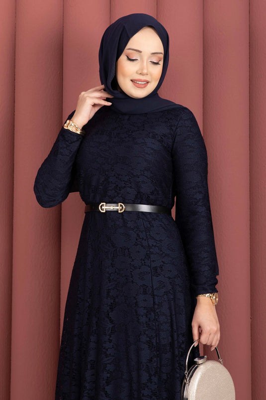 Robe voilée à ceinture avec détails en dentelle Bella bleu marine