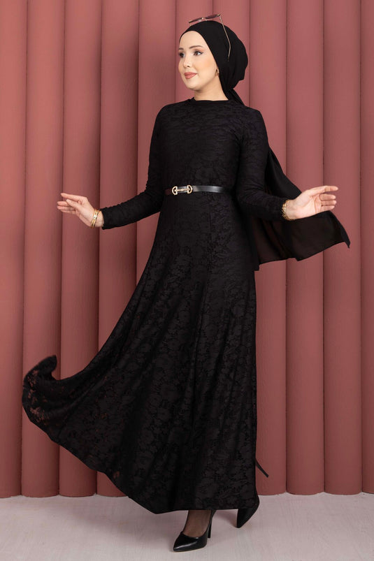 Robe voilée ceinturée Bella avec détails en dentelle noire