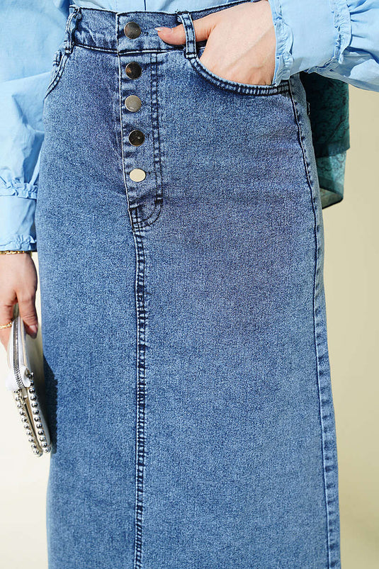 Jupe en jean bleu avec cinq boutons