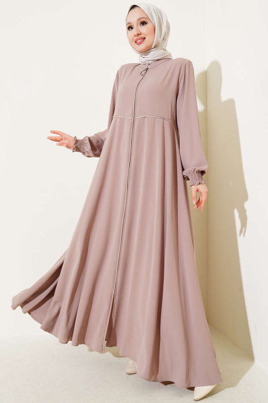 Abaya beige de talla grande con hombros acolchados y correas para las muñecas