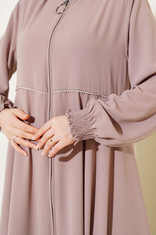 Abaya beige de talla grande con hombros acolchados y correas para las muñecas