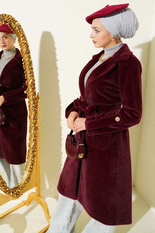 معطف من ريش الكولت بحزام مع كتاف للمعصم وأحمر قرمزي