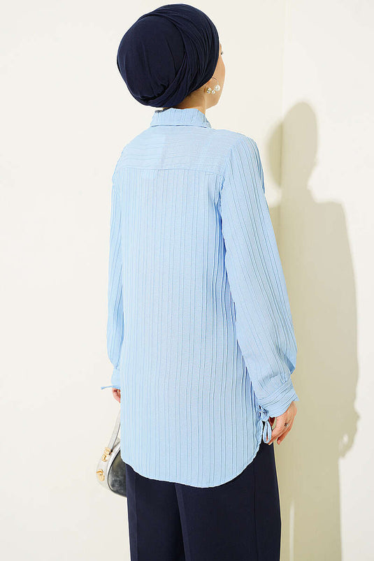 Camicia Blu Con Dettaglio Di Laccio Alla Caviglia