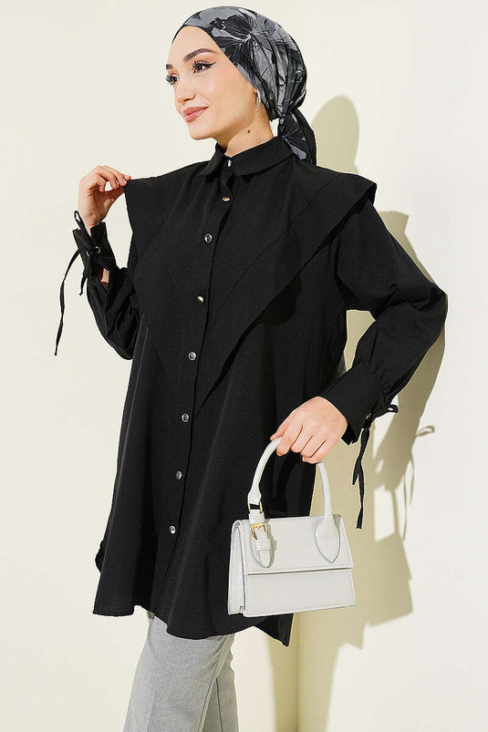 Camicia nera con lacci al polso e scollo a V