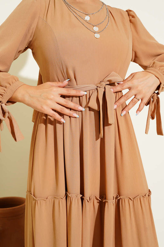 لاتيه فستان متعدد الطبقات برباط للكاحل