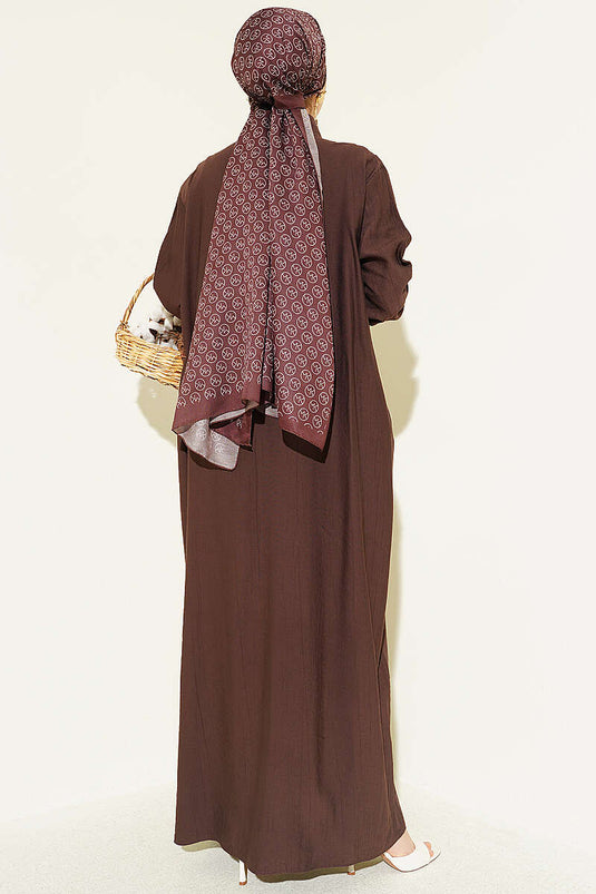 Robe à rayures aux poignets avec demi-boutons, couleur café