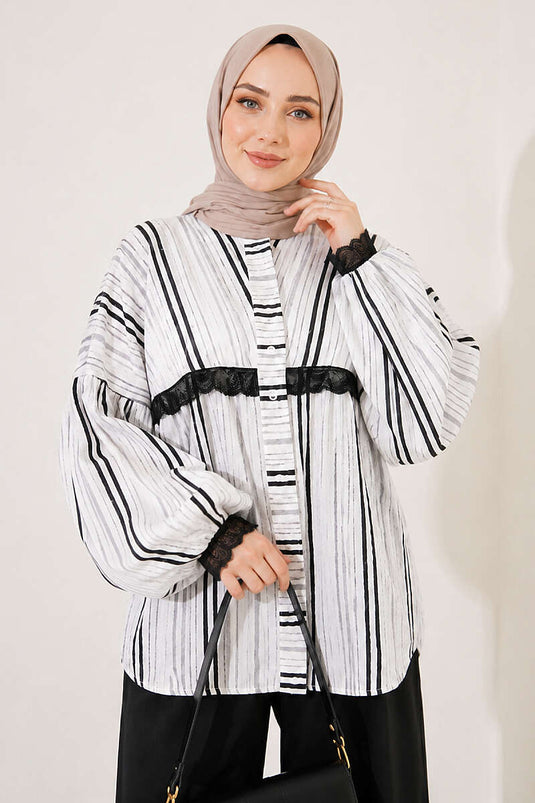 Chemise Rayée Noire Avec Poignets En Dentelle