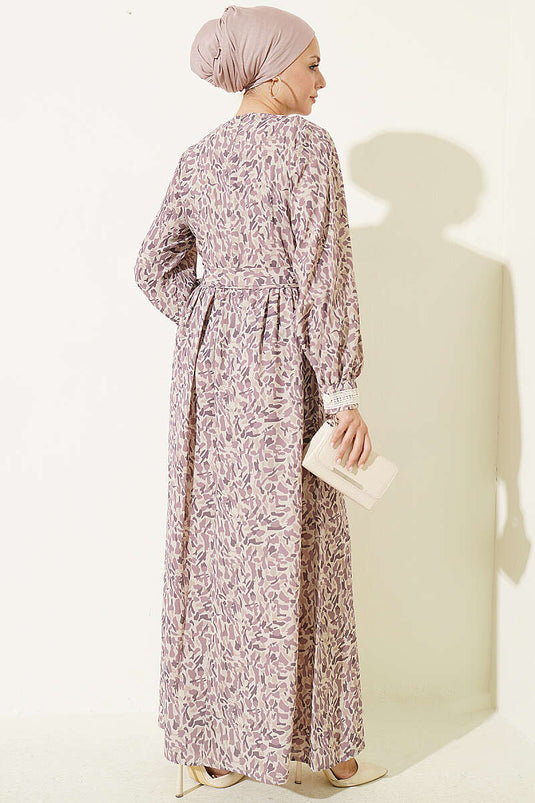 Robe Lilas Avec Détail De Dentelle Au Poignet