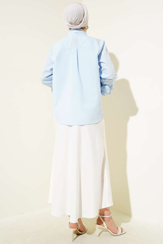 قميص قصير مع كشكشة عند الكاحل باللون الأزرق الفاتح