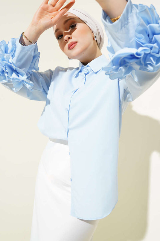 قميص قصير مع كشكشة عند الكاحل باللون الأزرق الفاتح