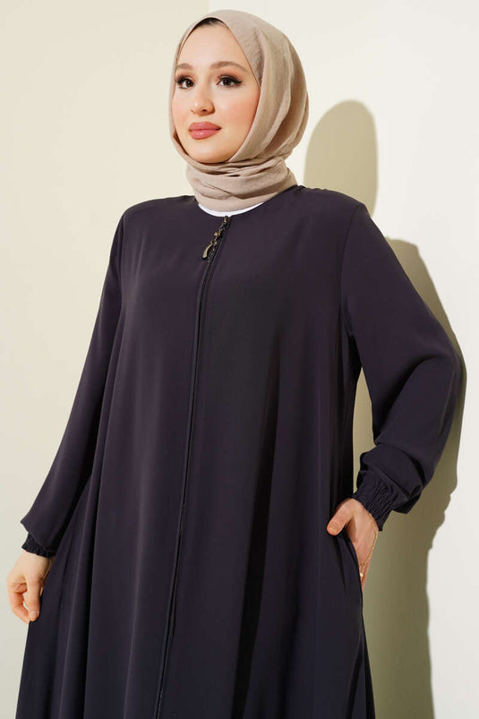 Abaya grande taille couleur fumée, poignets et épaules rembourrés.