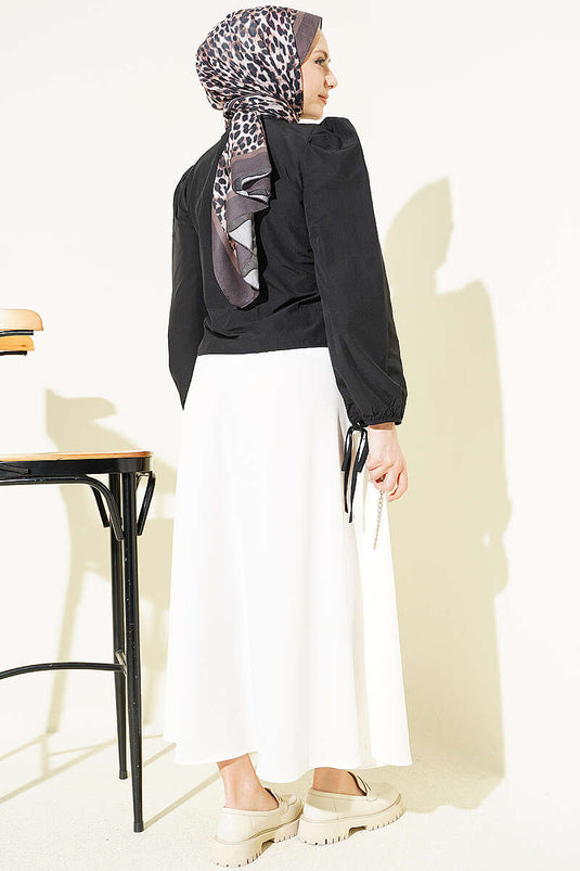 Camicia corta nera con maniche a palloncino e coulisse al polso