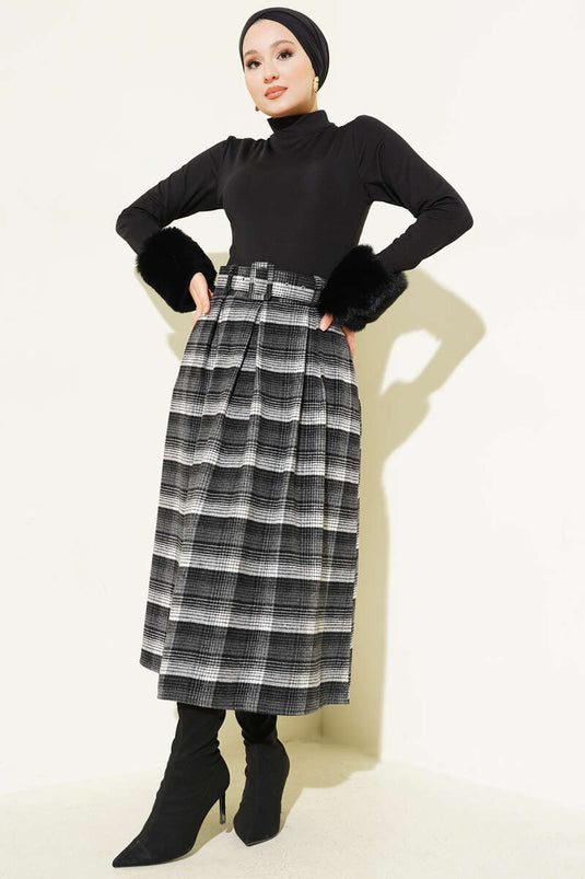 بودي أسود بأزرار كبس مع ياقة من الفرو على المعصم