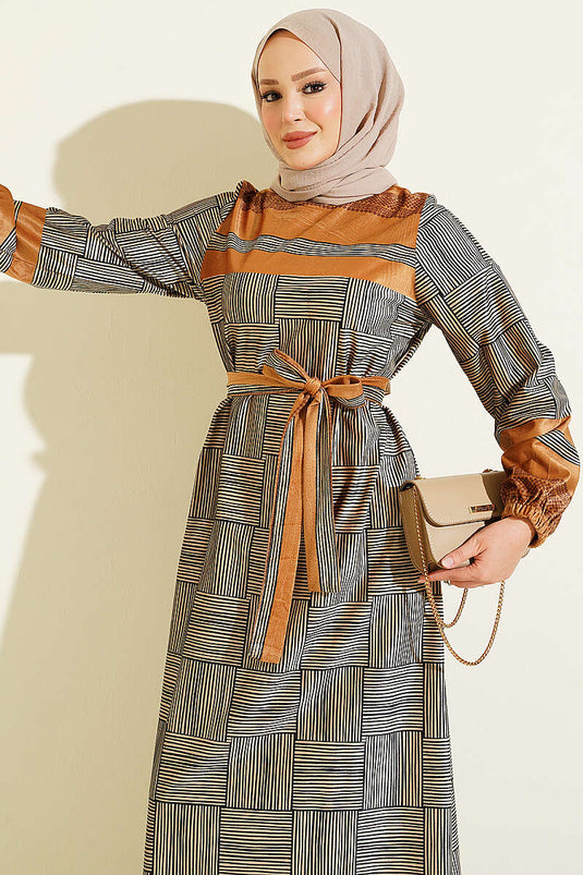 Gelbes Kleid Mit Elastischen Bündchen Und Dama-Muster