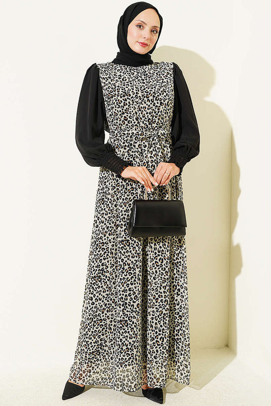 Schwarzes Kleid Mit Gerafften Ärmeln Und Elastischen Bündchen