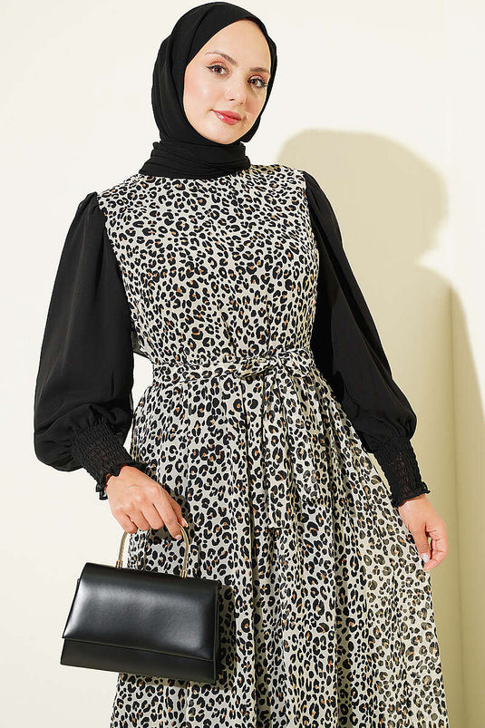 Schwarzes Kleid Mit Gerafften Ärmeln Und Elastischen Bündchen