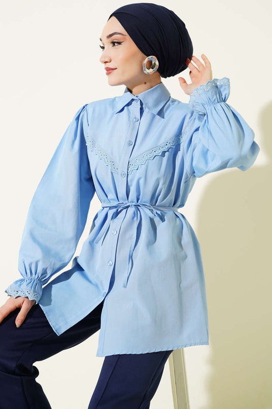 Chemise à manches élastiquées avec détails en guipure, bleu bébé