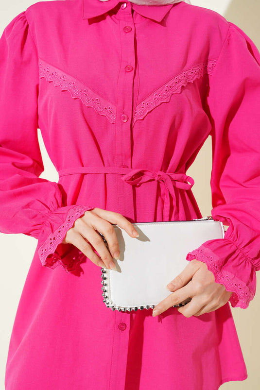 Chemise fuchsia avec dentelle guipure et poignets élastiqués