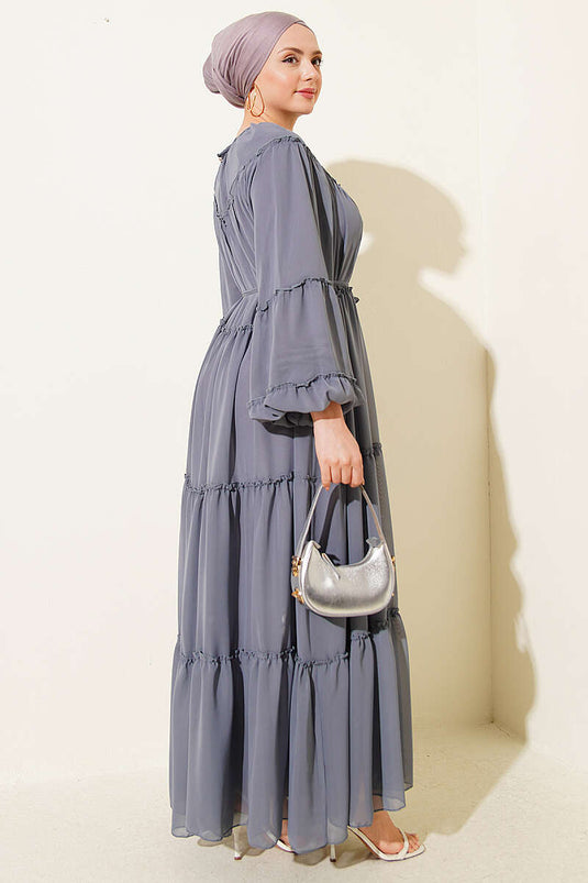Kleid mit Stufen aus chiffon mit elastischem Handgelenk, rauchgrau