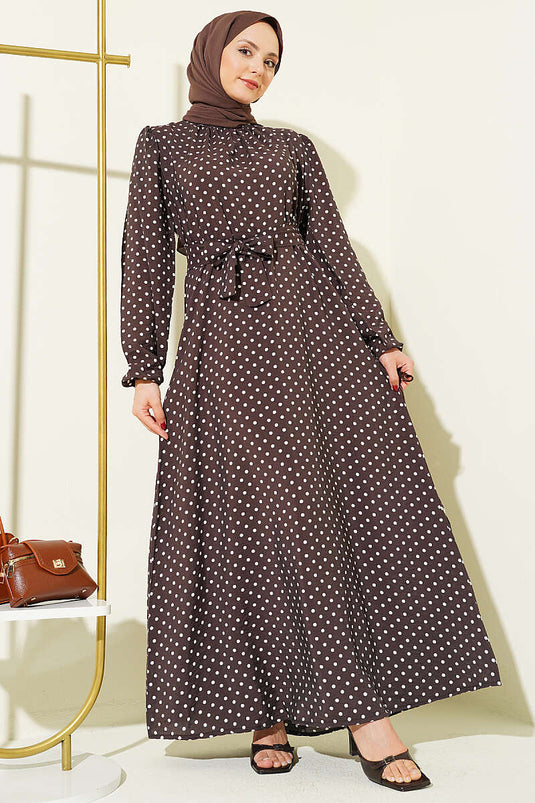 Robe ceinturée à pois avec manchettes élastiques couleur café brûlé