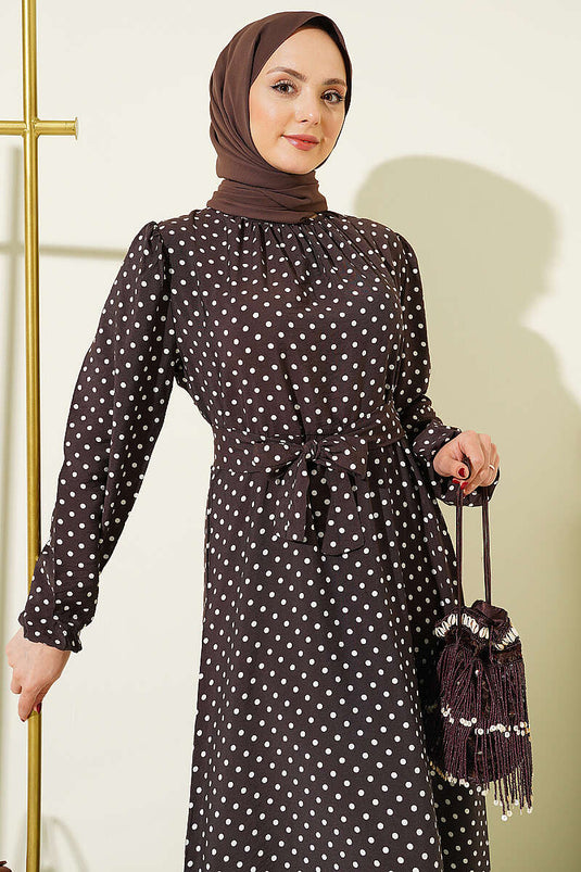 Robe ceinturée à pois avec manchettes élastiques couleur café brûlé