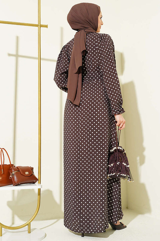 Robe ceinturée à pois avec manchettes élastiques couleur café brûlé