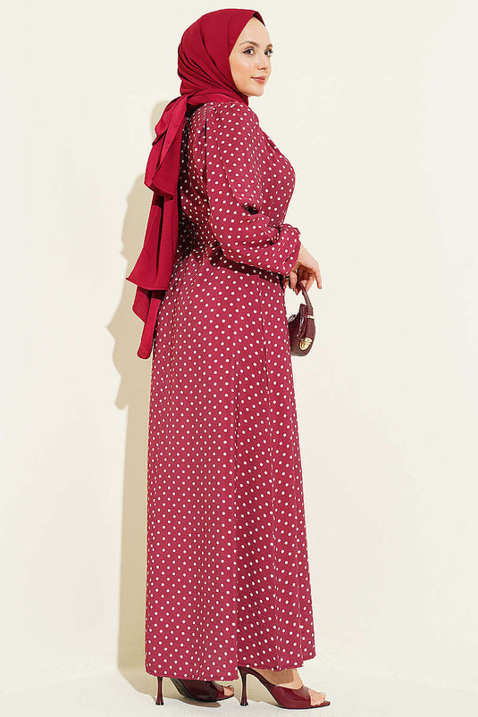 Robe bordeaux à ceinture et poignets élastiqués à pois