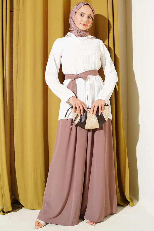 Top Bianco Con Maniche Elastiche E Camicia Con Bottoni
