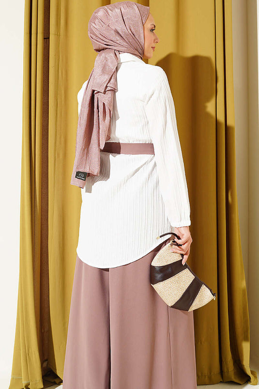 Top Bianco Con Maniche Elastiche E Camicia Con Bottoni