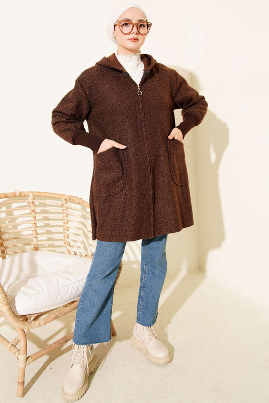 كارديجان بني بقلنسوة مضلعة عند الكاحل