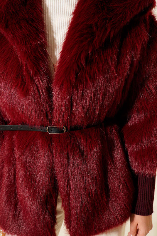 معطف فرو مضلع حتى الكاحل باللون العنابي