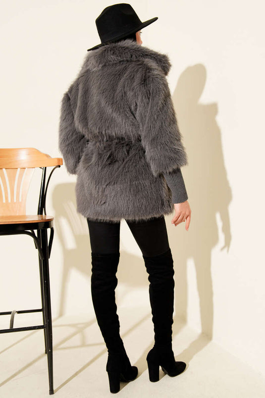 معطف فرو مع ضلع الكاحل باللون الدخاني