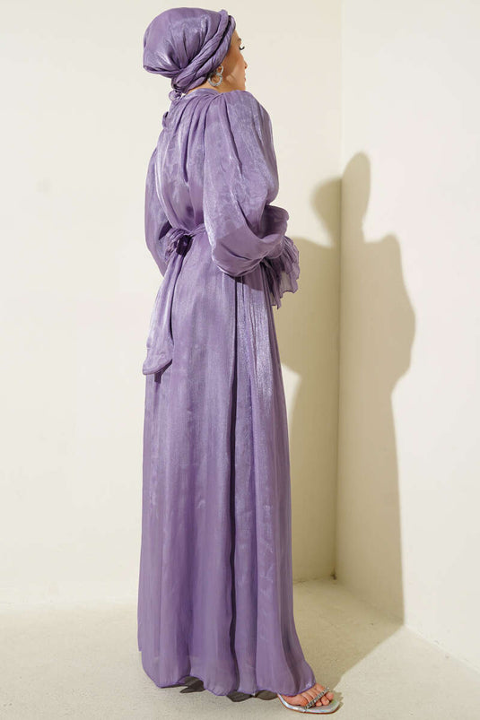 فستان أرجواني مع شال معصم مكشكش هدية