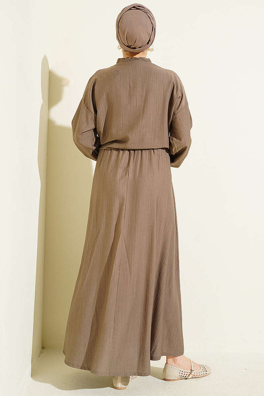 Beige Jurk Met Knopen En Voorknoopsluiting