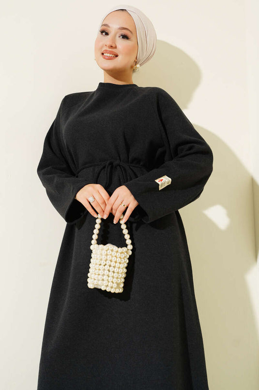 فستان أنثراسيت مطرز بحبل وحزام وفتحة رقبة دائرية