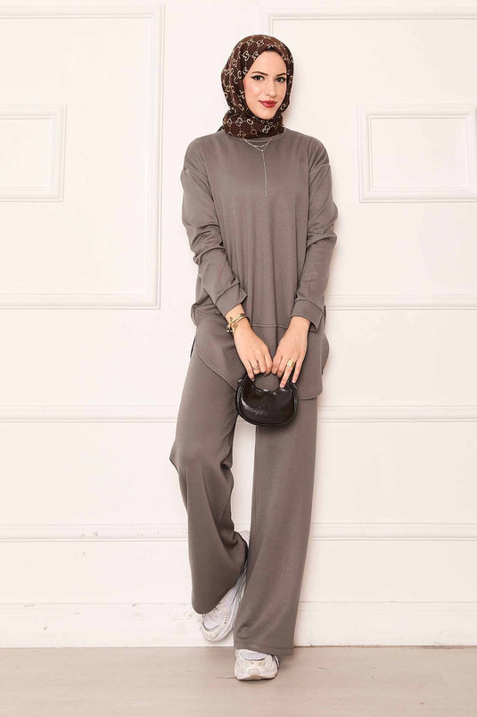 بدلة أويسو الأساسية برقبة دائرية من المنك