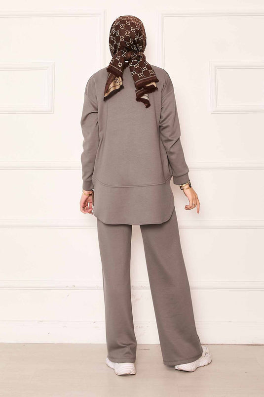 بدلة أويسو الأساسية برقبة دائرية من المنك