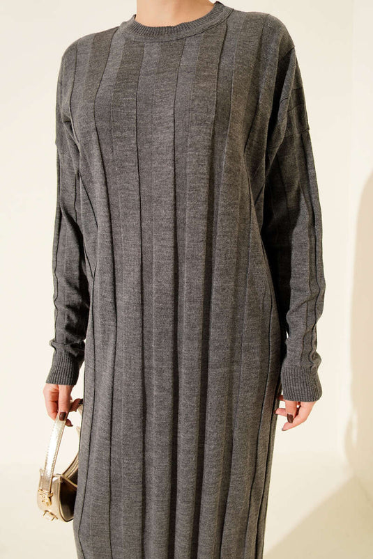 فستان محبوك مضلع برقبة دائرية، لون أنثراسيت