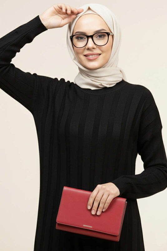 Robe noire à col rond en maille côtelée