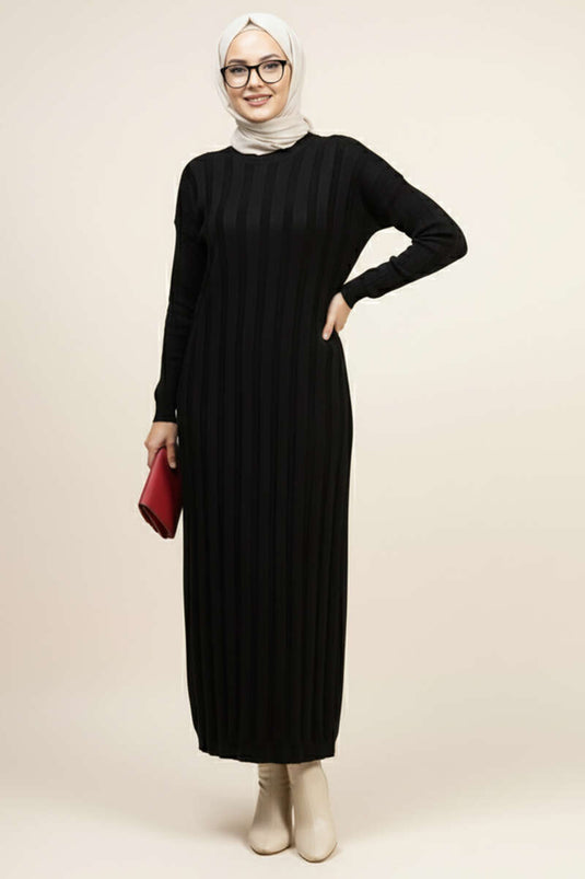 Robe noire à col rond en maille côtelée