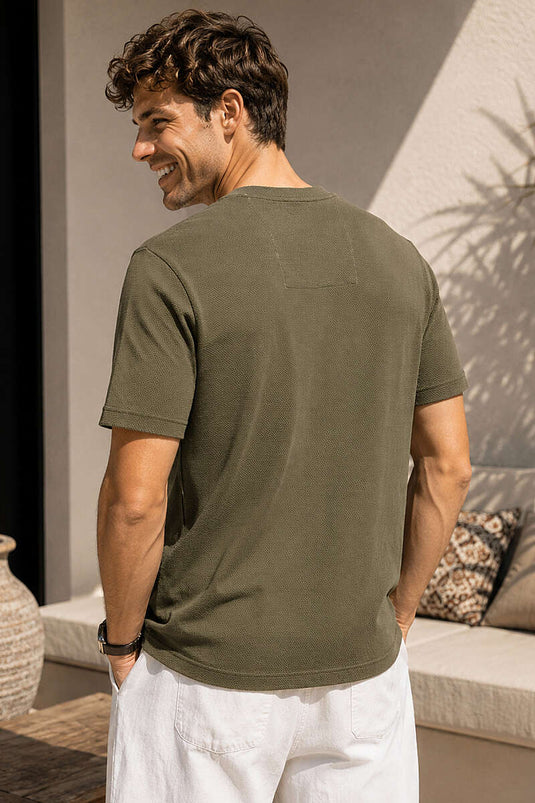 T-shirt homme kaki à col rond avec écusson poitrine