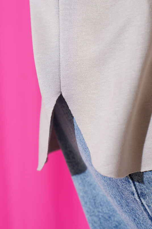 Graues T-Shirt mit Rundhalsausschnitt und ovalem Schnitt