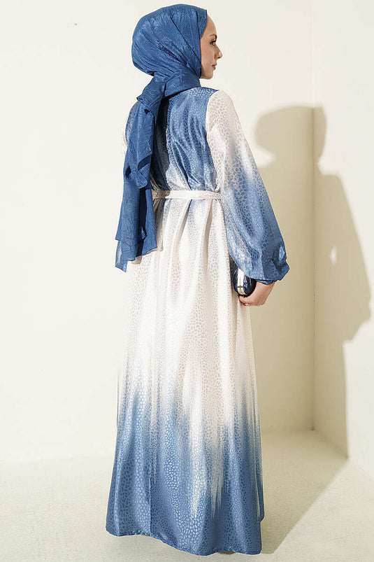 Robe Bleue À Col Rond Et Décorée