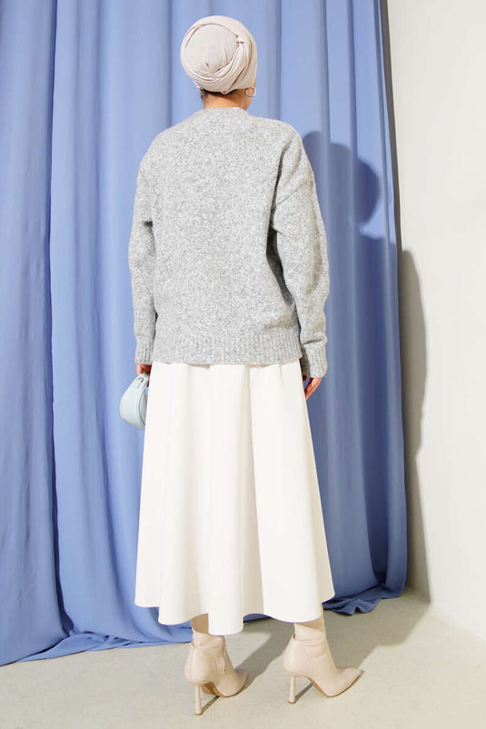 سترة رمادية ناعمة محبوكة برقبة دائرية