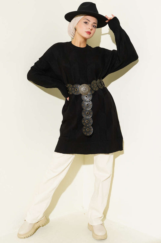 Tunique noire en maille douce à col rond et fente latérale