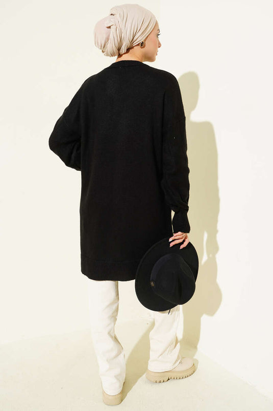 Tunique noire en maille douce à col rond et fente latérale