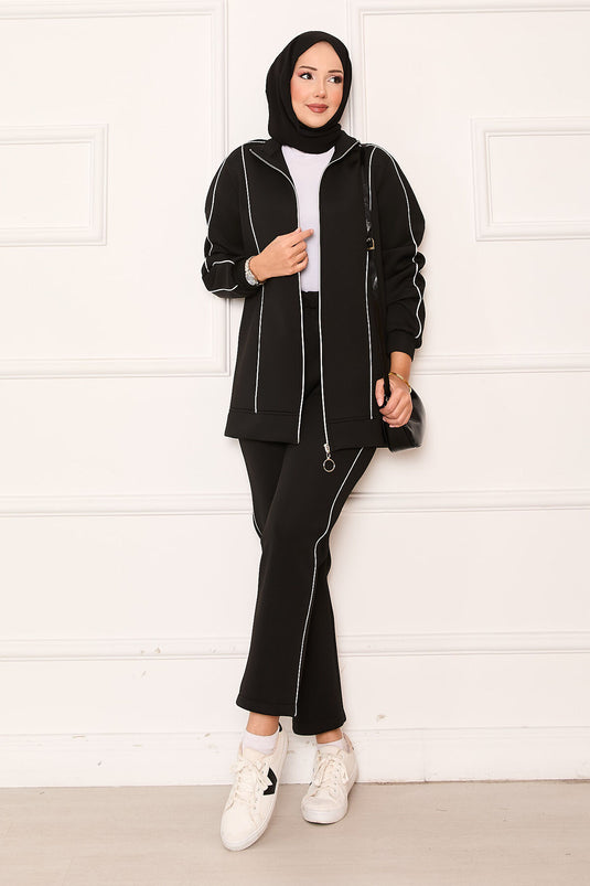 Costume deux pièces noir avec passepoils détaillés