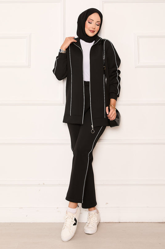 Costume deux pièces noir avec passepoils détaillés