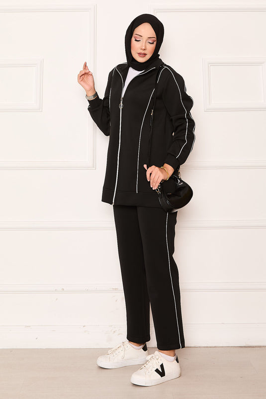 Costume deux pièces noir avec passepoils détaillés