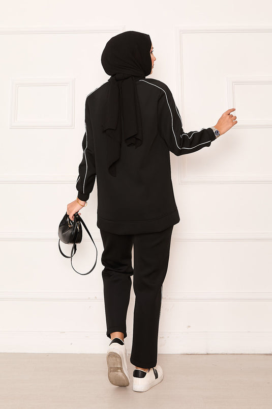 Costume deux pièces noir avec passepoils détaillés